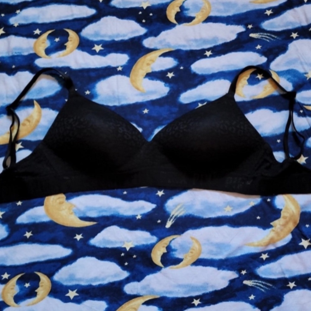 Victoria's Secret Wireless Bra 36D